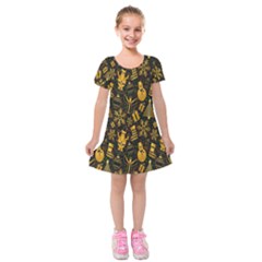 Christmas Background Kids  Short Sleeve Velvet Dress by Nexatart