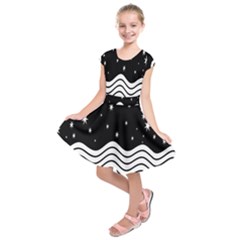 Black And White Waves And Stars Abstract Backdrop Clipart Kids  Short Sleeve Dress by Amaryn4rt