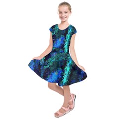 Underwater Abstract Seamless Pattern Of Blues And Elongated Shapes Kids  Short Sleeve Dress