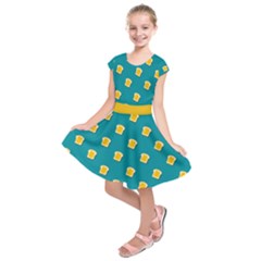 Toast With Cheese Funny Retro Pattern Turquoise Green Background Kids  Short Sleeve Dress by genx