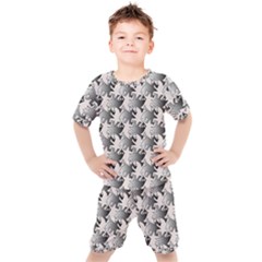 Seamless 3166142 Kids  Tee And Shorts Set by Sobalvarro