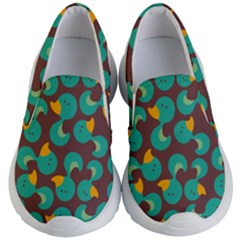 Vector-illustration-seamless-pattern-with-cartoon-duck Kids Lightweight Slip Ons by Wegoenart