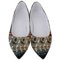 Patterned tunnels on the concrete wall Women s Low Heels View1