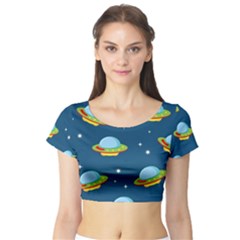 Seamless-pattern-ufo-with-star-space-galaxy-background Short Sleeve Crop Top by Salman4z