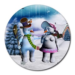 Funny, Cute Snowman And Snow Women In A Winter Landscape Round Mousepads by FantasyWorld7