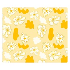 Abstract Daisy Double Sided Flano Blanket (small)  by Eskimos